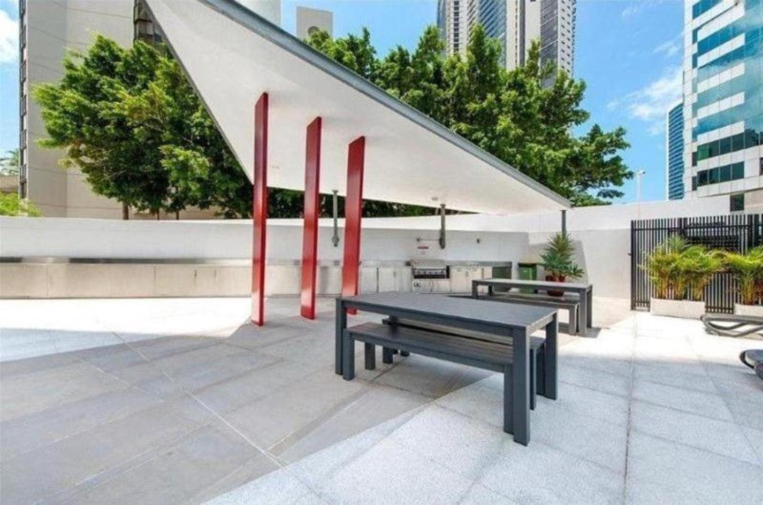 Skyline Serenity Apartment